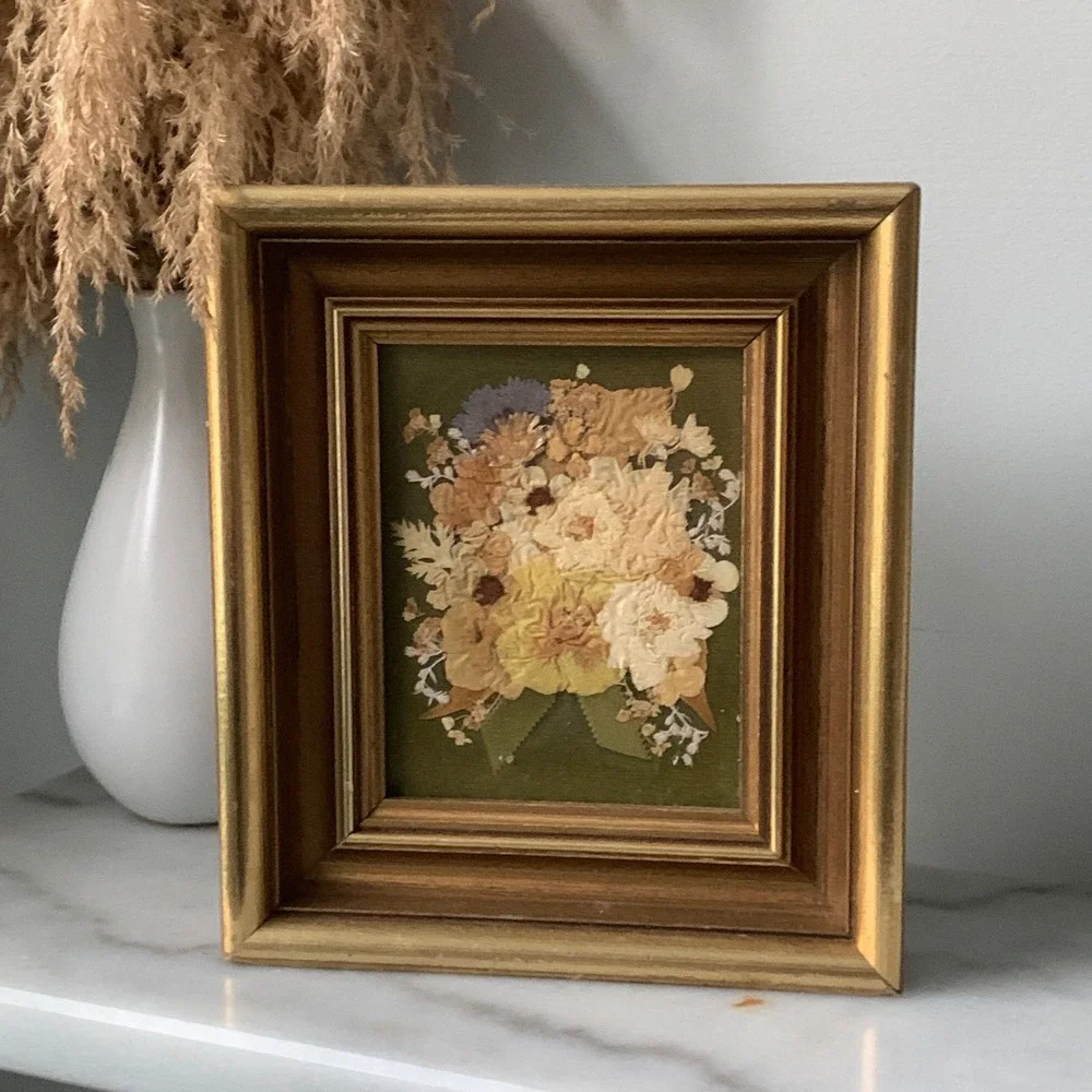 Small vintage wall art dry flowers gold frame home decor cot garden‎